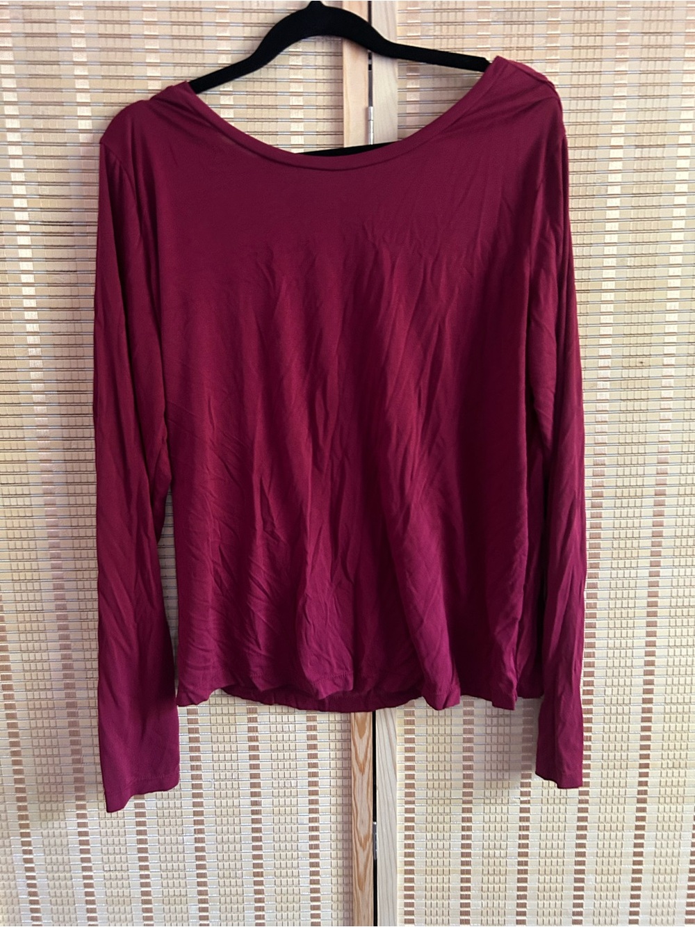 NWOT SIZE L HALARA Women’s Long Sleeve activewear lightweight Top - Burgundy